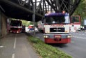 LKW blieb unter Bruecke haengen Koeln Ehrenfeld Innere Kanalstr Hornstr P294